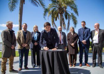 Remodelación del Aeropuerto Internacional Rosario: en 20 días comienza la obra para reparar la pista.