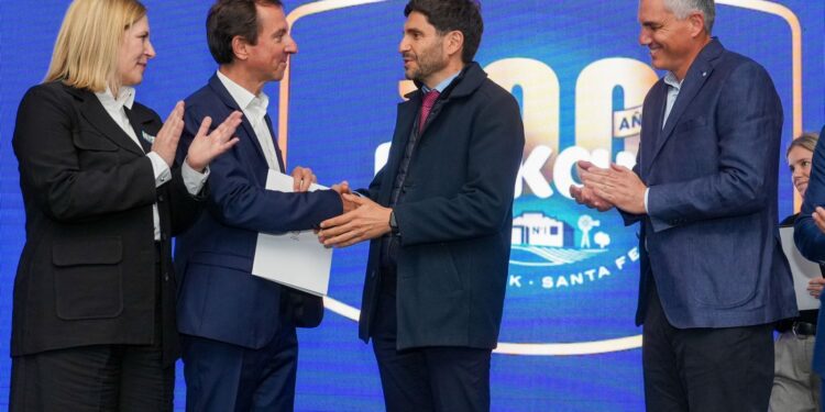 Pullaro celebró el centenario de Milkaut y destacó su rol en la industria láctea.