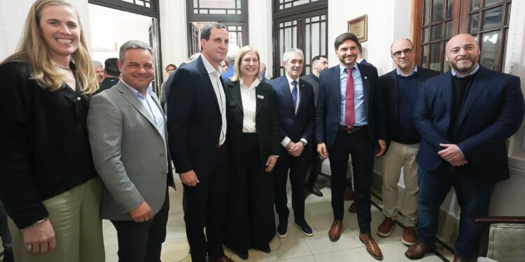 Pullaro: “La única manera de que Argentina salga adelante es con un acuerdo productivo que consolide nuestra industria”.