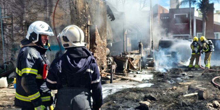 Provincia interviene tras una explosión de tanques de gasoil en Totoras.