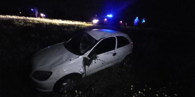 Vuelco de un automóvil en Arroyo Ceibal: solo daños materiales.