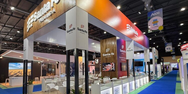 Santa Fe se muestra en la Exposición Internacional de Petróleo y Gas con todo su potencial energético.