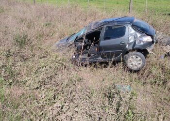  Reconquista: Mujer volcó con su auto en Ruta 1 y A009 pero resultó ilesa.