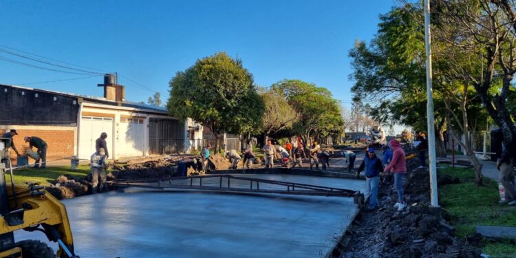 VILLA OCAMPO: OTRA CUADRA MÁS DE PAVIMENTO EN EL BARRIO NORTE.
