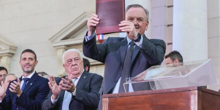 Autoridades de los tres poderes, representantes de la sociedad civil y vecinos ya juraron la nueva Constitución de la Provincia.