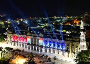 Noche de los Museos: se realiza hoy frente a Casa de Gobierno el primer desfile nocturno de Santa Fe.