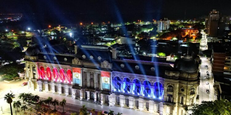 Noche de los Museos: se realiza hoy frente a Casa de Gobierno el primer desfile nocturno de Santa Fe.