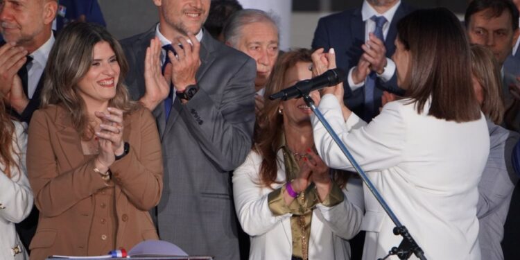 Mancini: “Juramos la Constitución del futuro con nuevos derechos”.