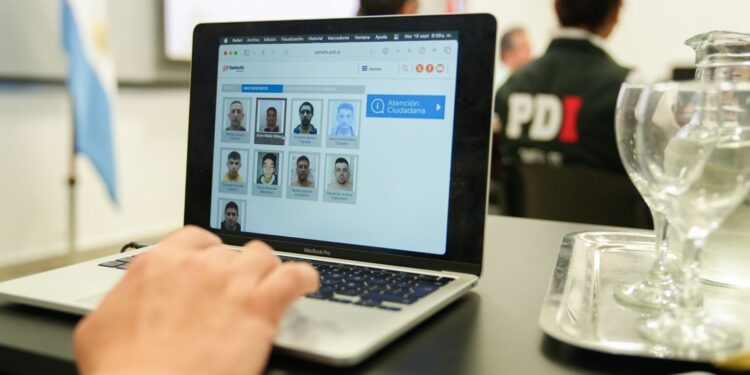 Scaglia presentó la web de los delincuentes más buscados en Santa Fe: “Los vamos a perseguir hasta encontrarlos”.