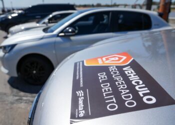 Exhibieron en la Costanera santafesina vehículos incautados al delito que serán subastados este jueves en la Estación Belgrano.