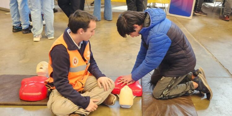 Educación: más de 900 estudiantes recibirán capacitación en RCP.