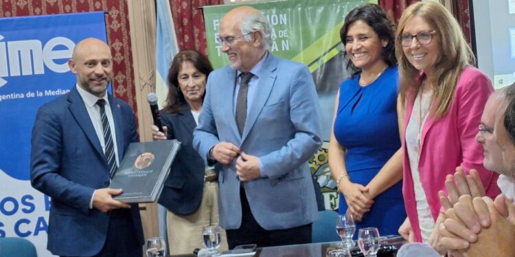 Integración productiva: Santa Fe ofrece su infraestructura logística a las economías regionales de Tucumán.