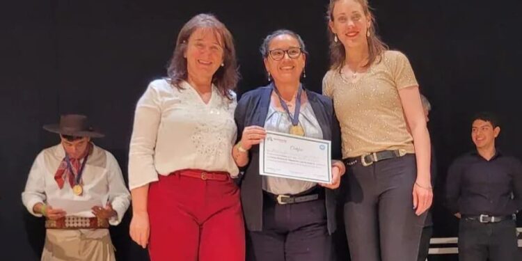 VILLA OCAMPO: LOCUTORA OCAMPENSE FUE PREMIADA EN EL CERTAMEN PRE-LABORDE.