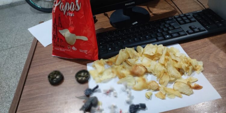 Villa Ocampo: Joven detenido con cocaína y marihuana durante control policial.