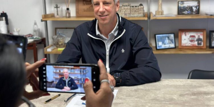 Dionisio Scarpin: “Con la IA y el Jaaukanigás queremos que los jóvenes muestren el potencial de nuestro norte”.