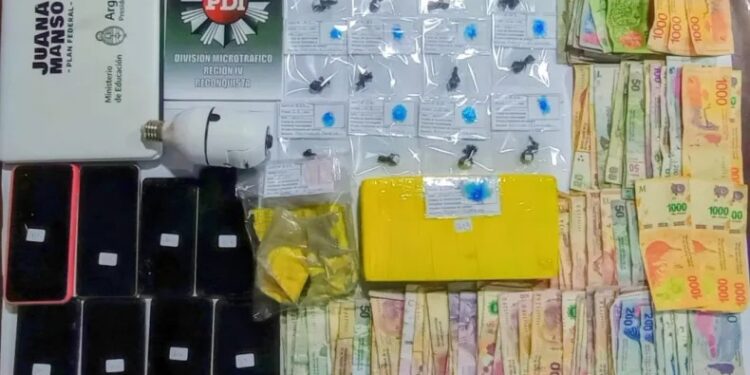 RECONQUISTA: ALLANAMIENTO EN BARRIO CARMEN LUISA TERMINÓ CON UNA DETENCIÓN Y MÁS DE UN KILO DE COCAÍNA SECUESTRADA.
