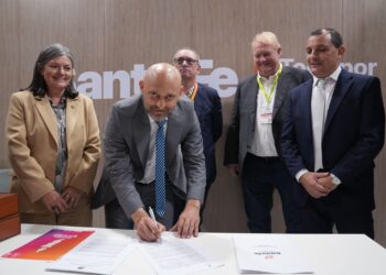 Provincia confirma que la venta de los vuelos Rosario-Madrid comienza el 1 de diciembre: “Estamos poniendo a Rosario en el lugar que merece estar”.