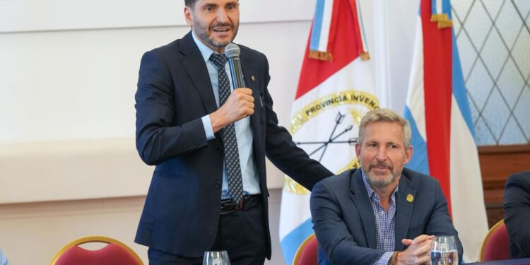 “Hoy nos unimos para hacer historia en el deporte”: Pullaro presentó la franquicia del Litoral que jugará el Súper Rugby Américas 2026.