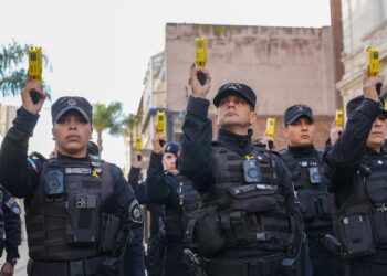 Scaglia en la entrega de Taser a la Policía: “Santa Fe tiene el modelo de seguridad que va a mirar la Argentina.