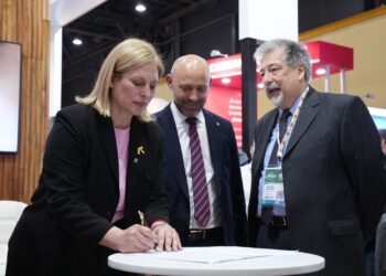 Scaglia: “Impulsamos el desarrollo industrial de Santa Fe para integrarlo activamente a las nuevas demandas globales”.