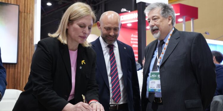 Scaglia: “Impulsamos el desarrollo industrial de Santa Fe para integrarlo activamente a las nuevas demandas globales”.