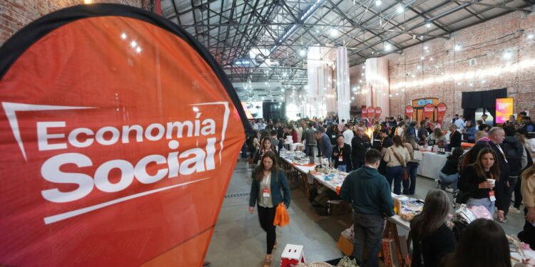 Más de 300 emprendedores de la provincia se reunieron para generar mayores oportunidades.