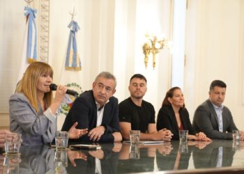 Cómo será la histórica actuación de Nicki Nicole y de Juan Carlos Baglietto por el tricentenario de Rosario.