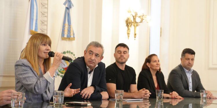 Cómo será la histórica actuación de Nicki Nicole y de Juan Carlos Baglietto por el tricentenario de Rosario.