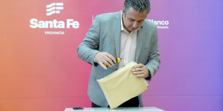 Con una inversión de $ 17.000 millones, Provincia comprará 3.000 pistolas semiautomáticas y 11.800 chalecos antibala.