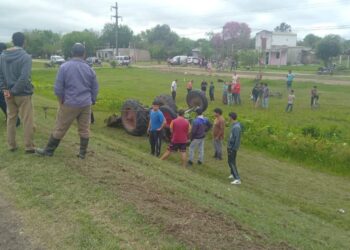  El Rabón: vuelco de tractor en Ruta Nacional N° 11, el conductor resultó ileso.