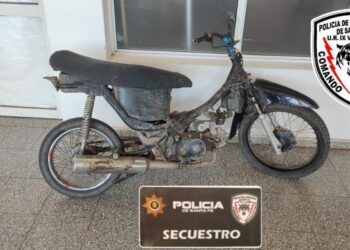 VILLA OCAMPO: DETIENEN A DOS JÓVENES CON UNA MOTOCICLETA ROBADA.