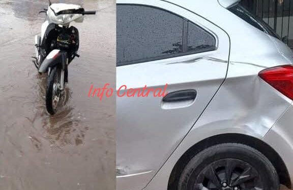 Joven lesionado tras accidente entre auto y moto bajo la lluvia en Las Toscas.
