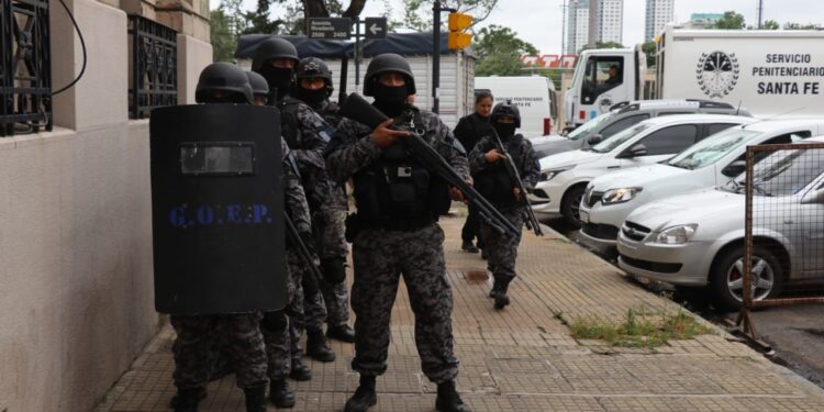 Santa Fe, primera provincia en obtener la validación nacional de la certificación profesional de agente penitenciario.