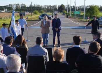 Pullaro y Scaglia inauguraron obras viales que mejorarán la circulación una amplia zona del sur provincial.