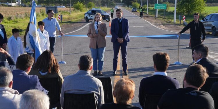 Pullaro y Scaglia inauguraron obras viales que mejorarán la circulación una amplia zona del sur provincial.