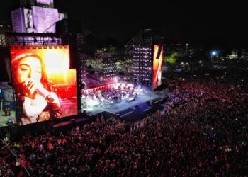Tricentenario de Rosario: 250 mil personas vivieron el histórico show de Nicki Nicole y Baglietto al pie del Monumento a la Bandera.