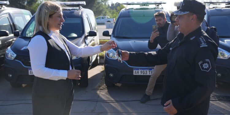 Scaglia: “Cuidamos los recursos de los santafesinos para invertir en equipamiento, reparar rutas y hacer controles”.