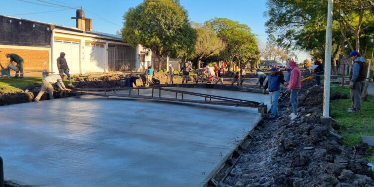 VILLA OCAMPO: NUEVA CUADRA PAVIMENTADA EN EL BARRIO NORTE.