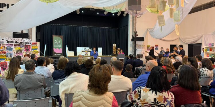 VILLA OCAMPO: 6TA FERIA DEL LIBRO DEL JAAUKANIGÁS: VIERNES 10 DE OCTUBRE.