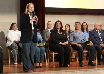 Scaglia encabezó la entrega certificados a 220 policías graduados en las Tecnicaturas de Análisis del Delito e Investigación Criminal.