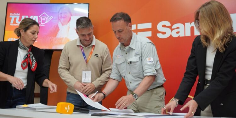 Provincia habilita un nuevo programa para que familias accedan a la escritura de su hogar.