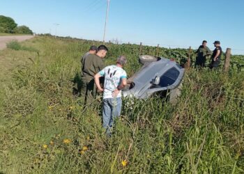 Florencia: una mujer resultó lesionada tras volcar su automóvil en Ruta N° 11.