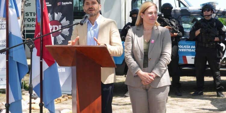 A los narcos se les puede ganar: Pullaro y Scaglia participaron de una histórica quema de drogas en el norte provincial.