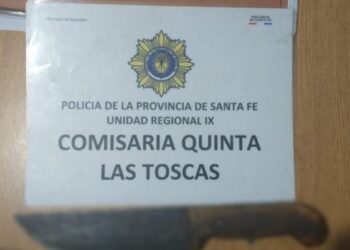 LAS TOSCAS: UN HOMBRE AMENAZÓ A SU PADRE CON UN CUCHILLO Y FUE APREHENDIDO.