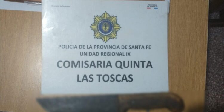 LAS TOSCAS: UN HOMBRE AMENAZÓ A SU PADRE CON UN CUCHILLO Y FUE APREHENDIDO.