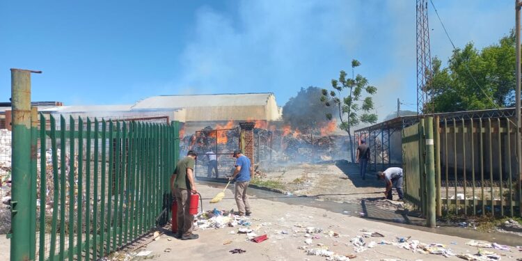 TACUARENDÍ: INCENDIO EN UNA PLANTA FABRIL GENERÓ PÉRDIDAS MATERIALES.