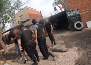Rosario: impactante allanamiento con drone termina con dos detenidos por venta de drogas en Zona Cero.