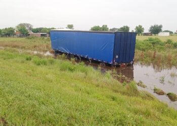 DESPISTE EN RUTA NACIONAL N° 11 TRAS UN ROCE ENTRE UN COLECTIVO Y UN CAMIÓN.