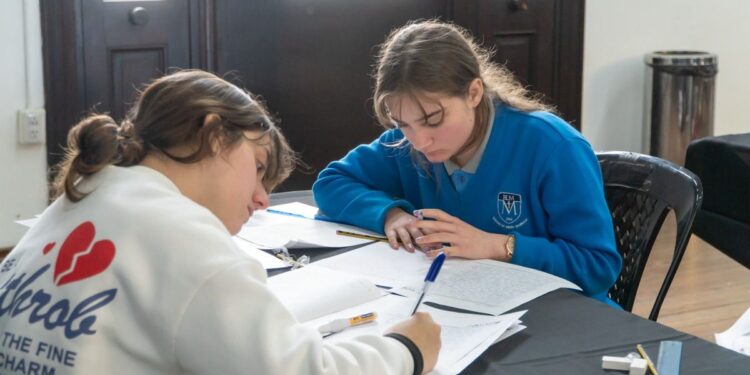 Programa Quedate: comienzan las tutorías presenciales para estudiantes de Secundaria.