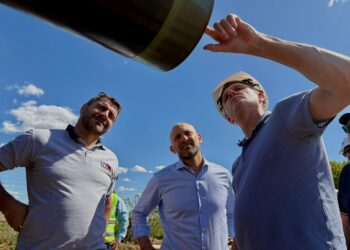 Gasoductos para el Desarrollo: llegaron los primeros 30 km de caños a Berabevú y el martes desembarcan en Fuentes.